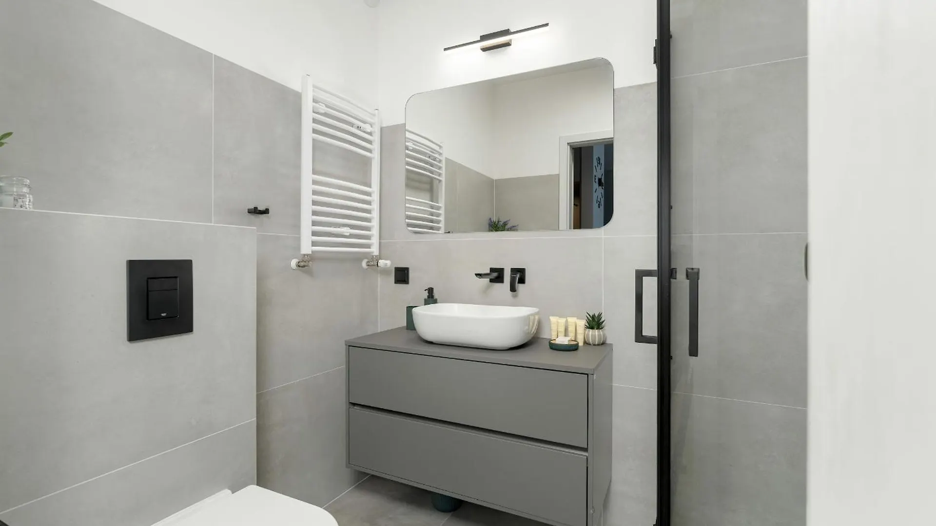 Spacious Apartments With Parking & Balcony In Poznan By Noclegi Renters