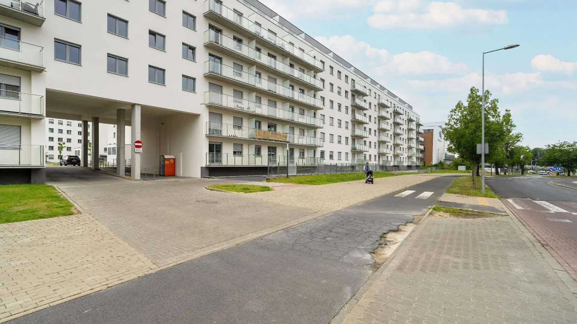 Spacious Apartments With Parking & Balcony In Poznan By Noclegi Renters 0*,  波兰