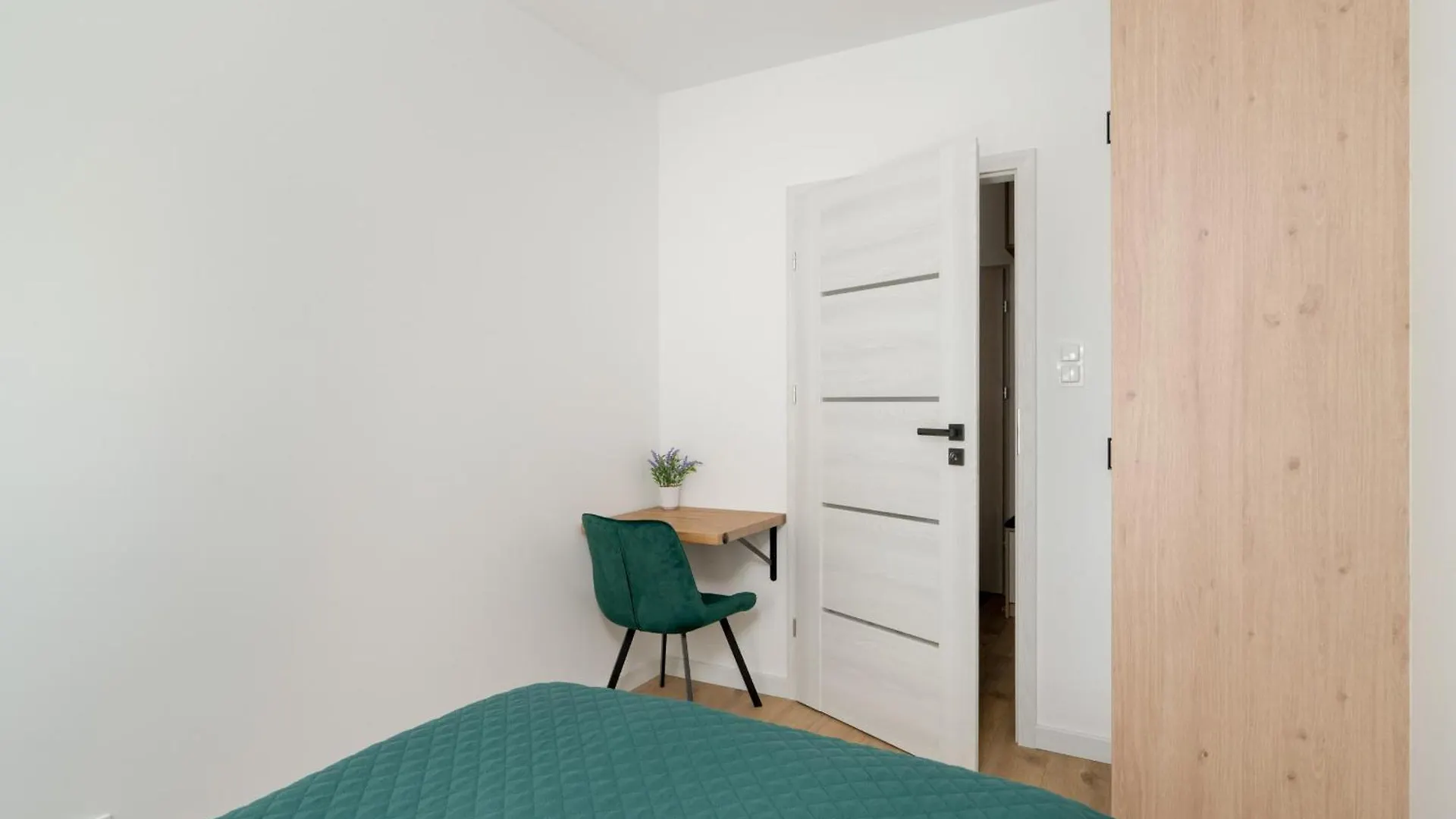 Spacious Apartments With Parking & Balcony In Poznan By Noclegi Renters
