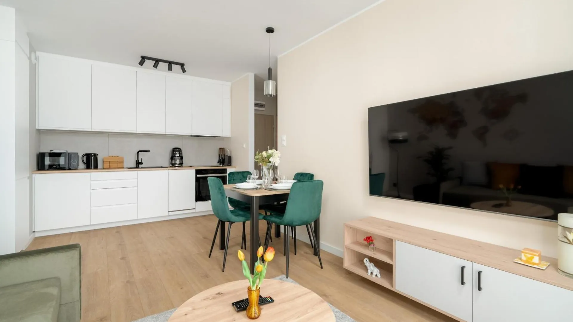 Spacious Apartments With Parking & Balcony In Poznan By Noclegi Renters 波兰