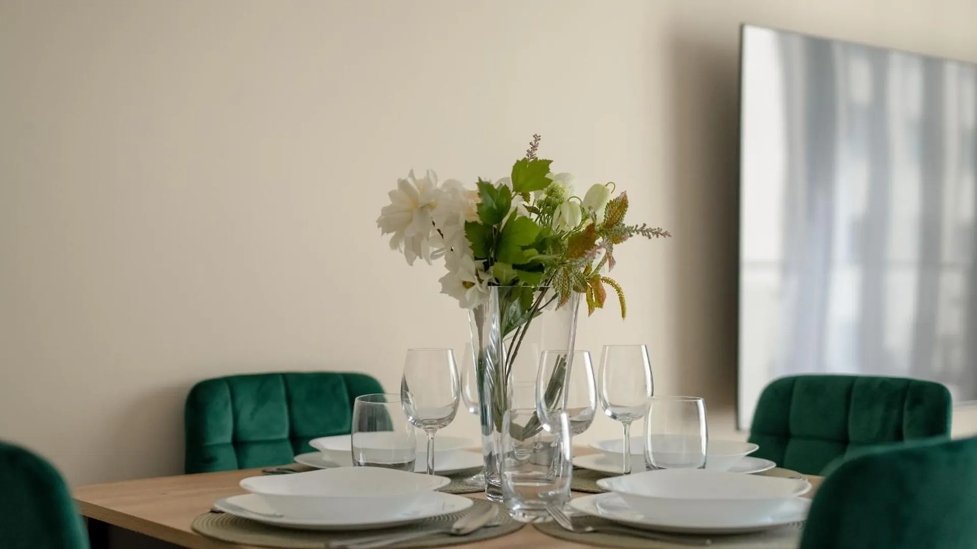 Spacious Apartments With Parking & Balcony In Poznan By Noclegi Renters
